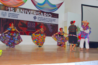Participación de grupos de danzantes tradicionales