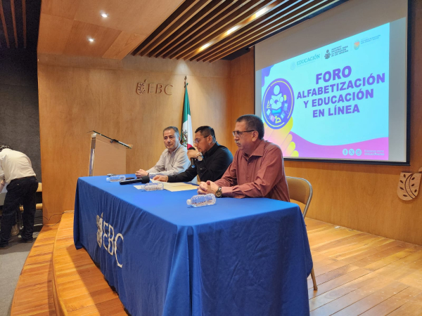 El Centro de Estudios para el Desarrollo Municipal y Políticas Públicas (CEDES) de la UNACH; presenta el Panel &quot;El Futuro de la Educación en Línea en Chiapas&quot;